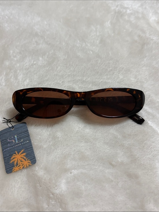 Sunglasses Luxe Accessories - NWT Tortoiseshell Oval Women's Sunglasses - Brown Lenses